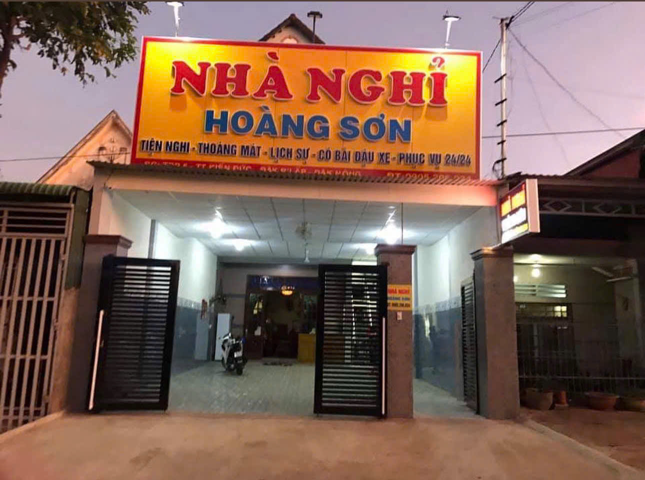 Lối vào thực tế của Nhà Nghỉ Hoàng Sơn